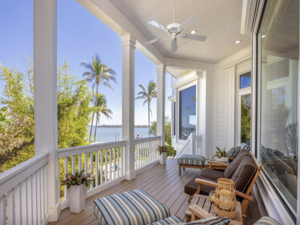 Bay to Gulf  Luxury Five Bedroom Vacation Home with Pool
